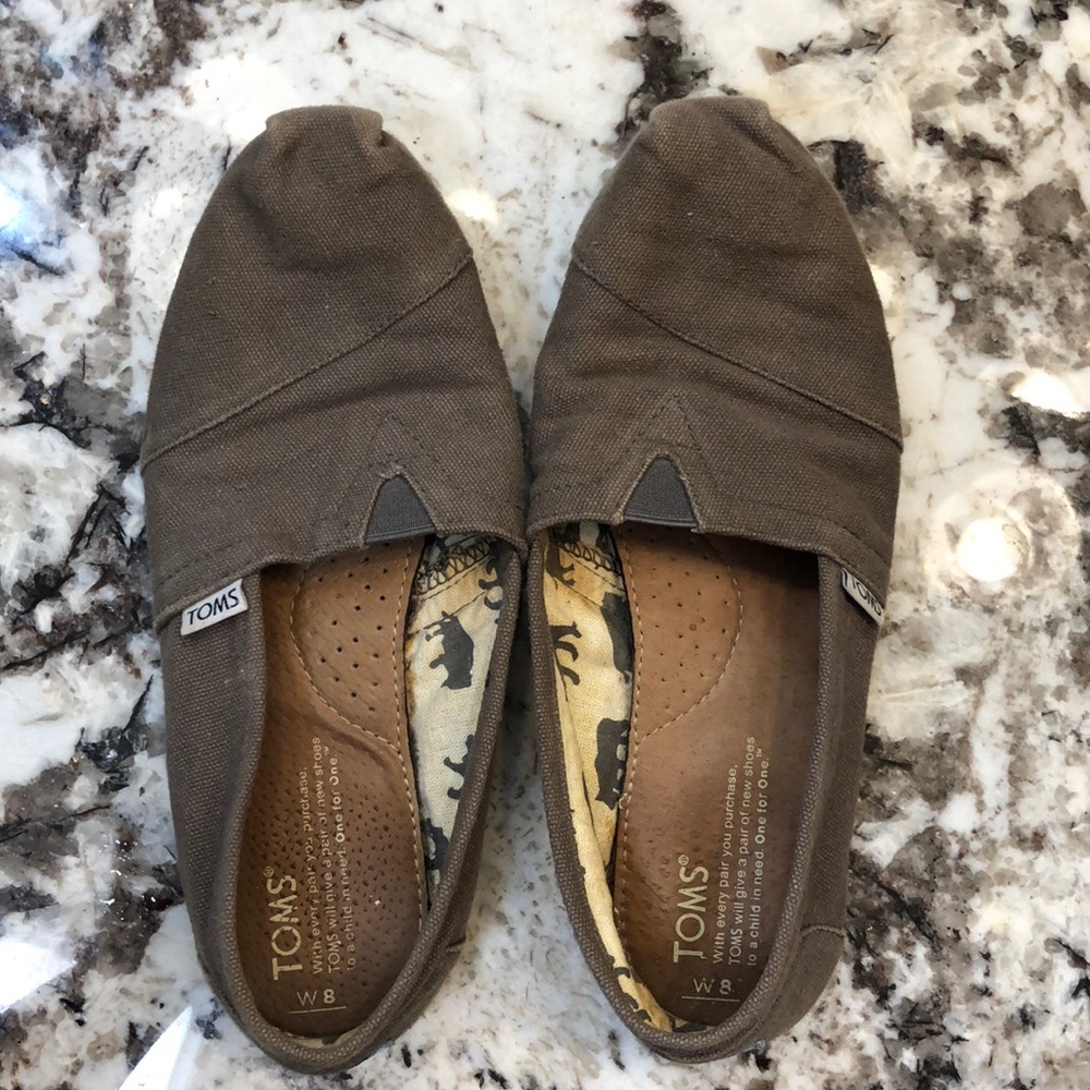 Gray toms size 8